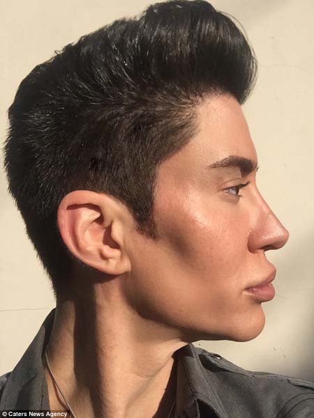 ЖИВИ КУКЛИ – В ТЪРСЕНЕ НА ПЛАСТМАСОВО СЪВЪРШЕНСТВО